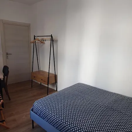 Bel Neuf Lumineux Apartman